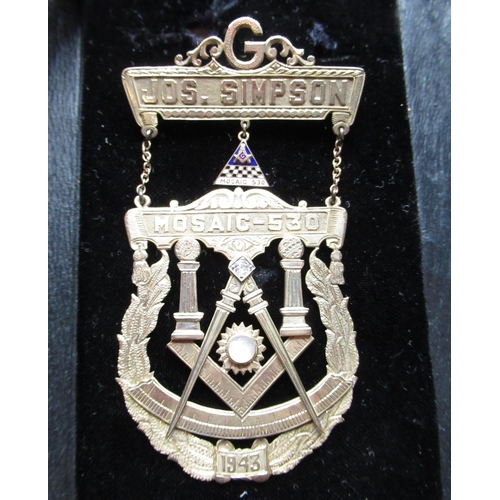 1136 - Gold (tested to 14kt) and enamel Masonic Jewel for Mosaic-530 Lodge, awarded to Jos. Simpson, 1943 w... 