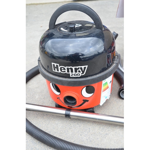118 - Henry vacuum cleaner