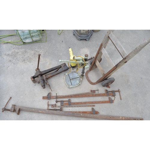 122 - Large vintage table vice, vintage pillar drill, six long metal clamps, vintage barrow (9)