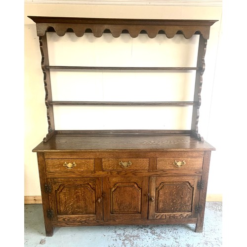 1556 - Craftsman made oak dressser, twin shelf back with moulded cornice and shaped frieze, projecting base... 