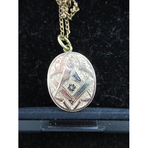 18 - Hallmarked 9ct rose gold circular Masonic necklace with bright cut decoration, on figaro chain with ... 