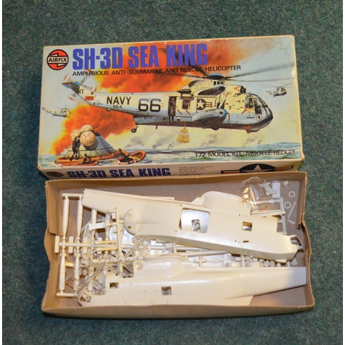 29 - Eight model kits relating to Space flight, including the Boeing 747 SCA (2 included, one started and... 