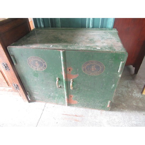 1600 - Samuel Withers & Co. Ltd. of West Bromwich cast iron two-door safe, part fitted interior with three ... 