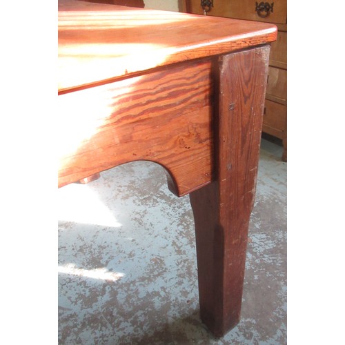 1513 - Large Victorian pitch pine kitchen table, rounded rectangular top with shaped frieze on faceted squa... 