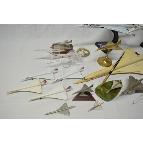 17 - Collection of Concorde models in various scale from 1/100 to 1/600 (and smaller).
3x 1/100 unbranded... 