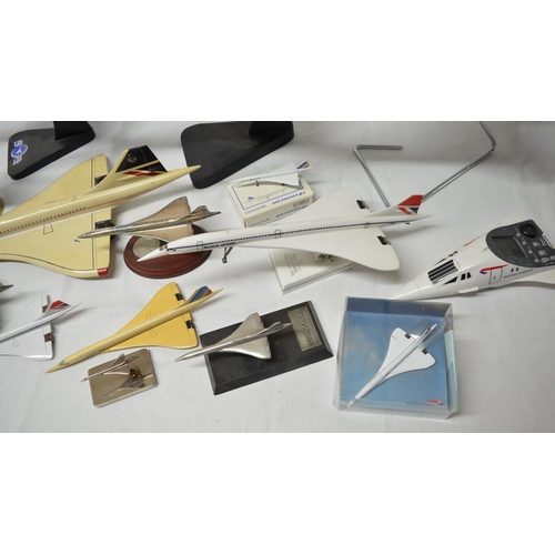 17 - Collection of Concorde models in various scale from 1/100 to 1/600 (and smaller).
3x 1/100 unbranded... 