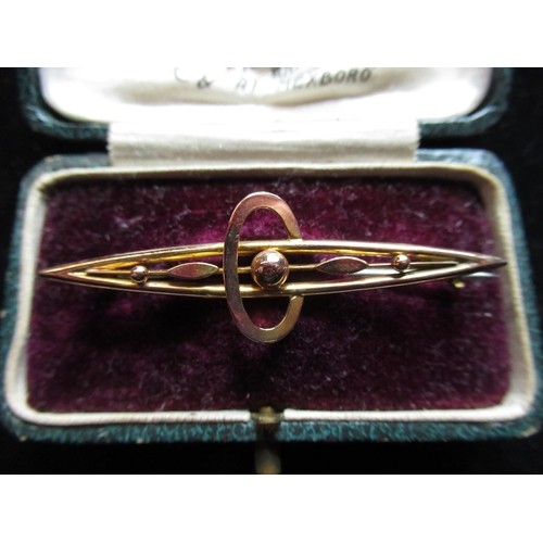 16 - 9ct yellow gold bar brooch with C to centre front, L5cm, 2.2g