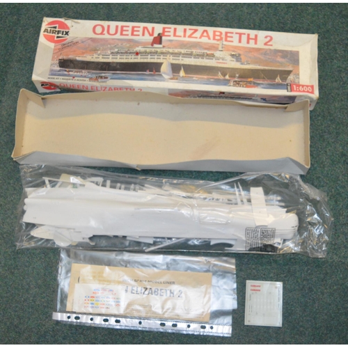 48 - Three factory sealed small scale model ships of QEII, Revell Queen Mary, Revell Cunard set (3)