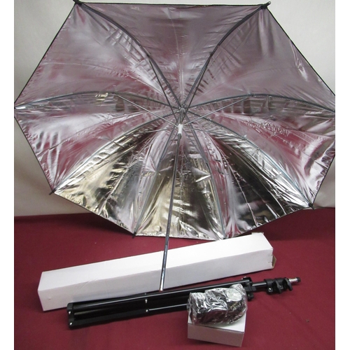 21 - Craphy studio day light umbrella continuous lighting kit (new) (donated by Richard & Leanne Allen)