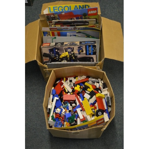 64 - Large collection of Lego and Lego Technic including boxes of instructions (2 boxes)