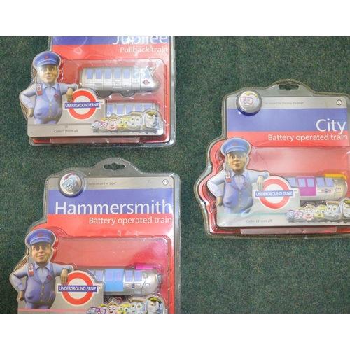 498 - London Underground Die-cast trains including pullback, battery and electric (8)