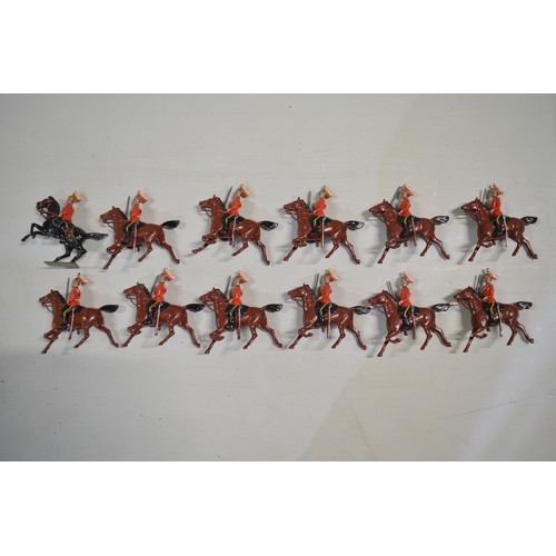 157k - 12 vintage Britain’s mounted infantry and officer commanding, with articulated right arms.