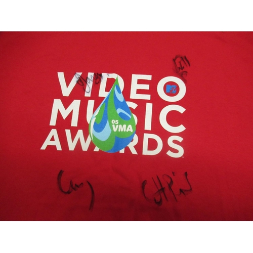 805 - 2005 video awards crew T-shirt for the event in Miami signed by Chris Martin, Johnny Buckland, Guy B... 