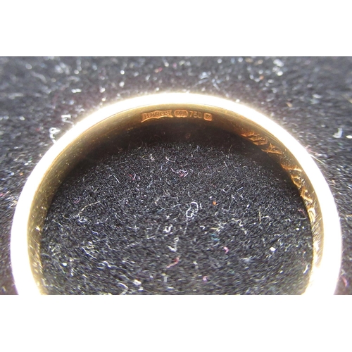 23 - Hallmarked 18ct yellow gold wedding band with inscription 