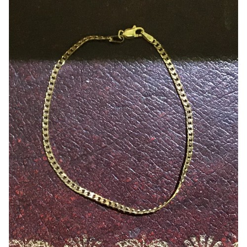 24A - 9ct yellow gold flat curb chain bracelet with a lobster claw clasp stamped 375, 2.2g