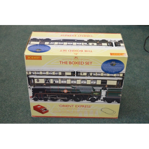 599 - Hornby Orient Express boxed set, containing merchant Navy class locomotive and three Pullman carriag... 