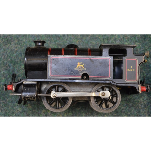 598A - Boxed Hornby O gauge tank passenger set no.41, clockwork mechanical train set with one engine, three... 