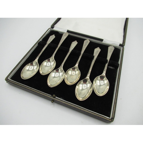 56 - ERII hallmarked sterling silver teaspoons by Turner & Simpson Ltd, Birmingham, 1957 in velvet lined ... 