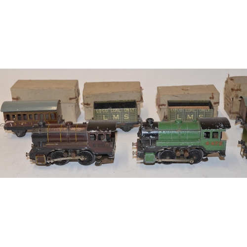 596 - Assortment of vintage Twin Trix railway models and accessories, larger scale metal train Cavalier Co... 
