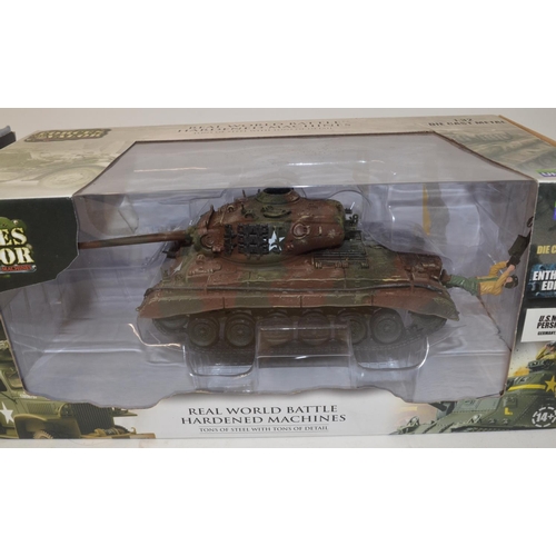 642 - 3 Forces Of Valor 1/35 diecast armour models (US): M26 Pershing, Germany 1945, Cadillac M24 Chaffee,... 