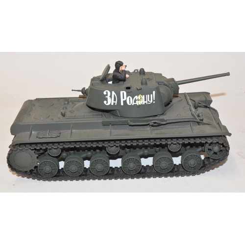 643 - 1 Forces of Valor 1/35 diecast Russian KV-1 heavy tank.