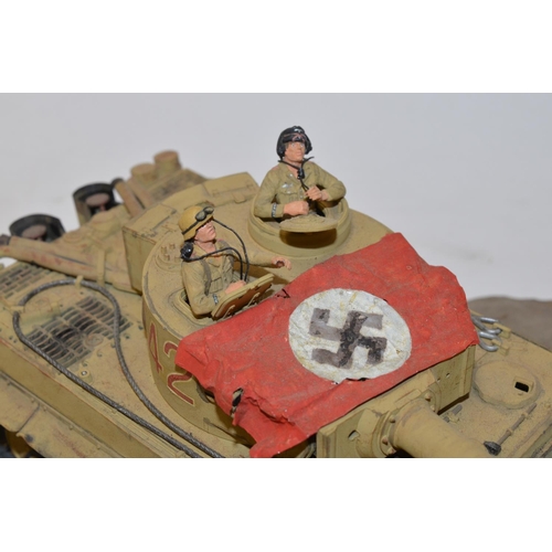 649 - 4 built kit models including a competently built 1/35 Tiger1/North Africa diorama and a larger scale... 