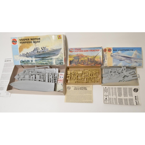 650 - 10 unbuilt plastic military model kits. Airfix 40mm Bofors gun and tractor (no decals), a Vosper MTB... 