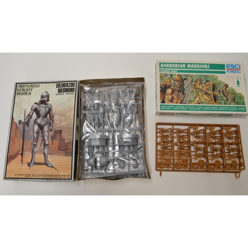 651 - Collection of 1/72 plastic model figures and an unstarted armoured Knight kit, 