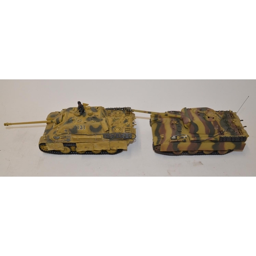 633 - Forces Of Valor Jagdpanther, Normandy 1944. Right side track needs re-joining, otherwise good condit... 