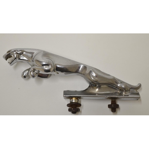 571 - Jaguar hood ornament, approx L13cm