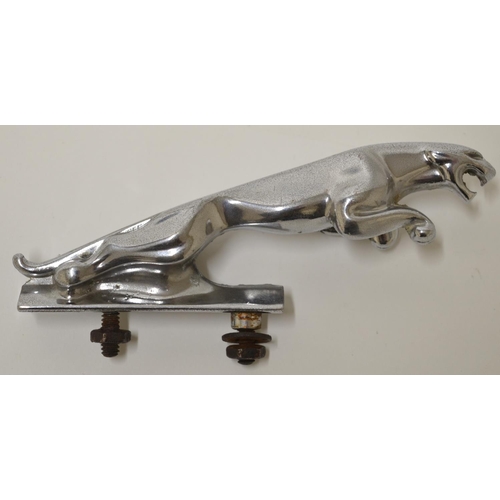 571 - Jaguar hood ornament, approx L13cm