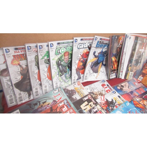 782C - Large collection of mixed DC comics including Terminal City,Plastic Man,The Multiversity, I Vampire,... 