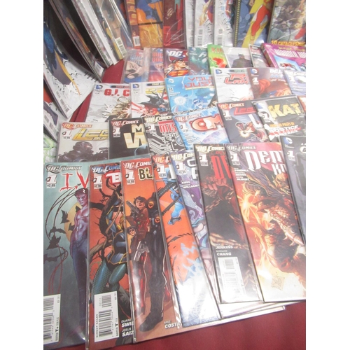 782C - Large collection of mixed DC comics including Terminal City,Plastic Man,The Multiversity, I Vampire,... 