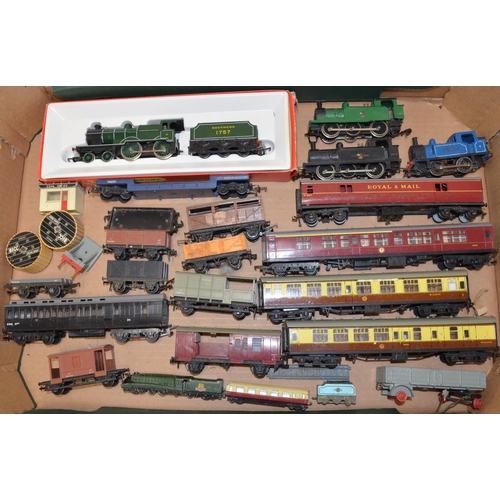 597A - OO gauge engines, carriages, rolling stock, railway buildings, platforms, accessories, etc (A/F)