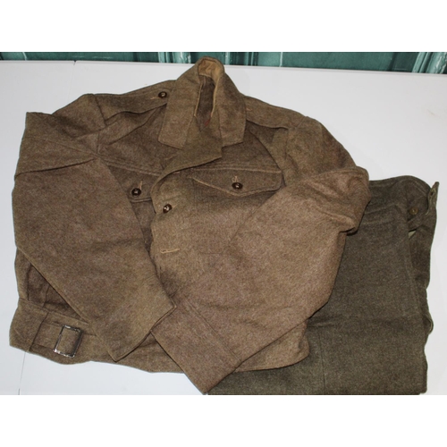 128 - British 1940 pattern 1943 battle dress blouse, size 18, in excellent condition, pair of post war bat... 