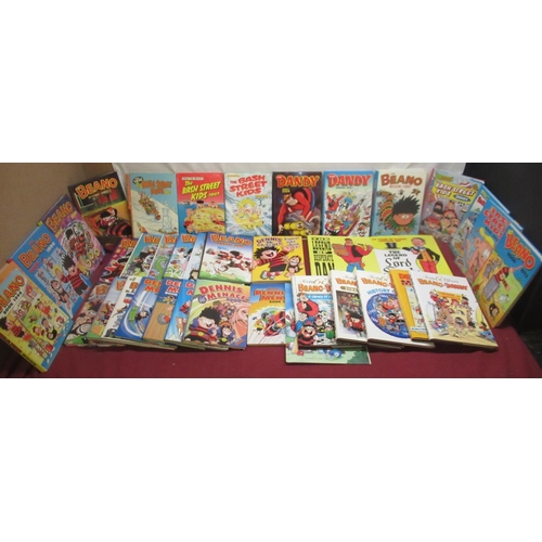 789 - Collection of comic annuals from the Dandy, Buster, Beezer, Whizzer and Chips, the Broons, Oor Wulli... 