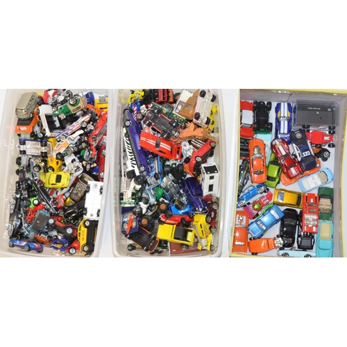 687a - Collection of vintage die cast models, Corgi, Dinky, Matchbox, collection of used un-boxed hot wheel... 