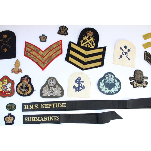33 - Selection of British military and other mainly regimental cloth and embroidered patches, peak cap ba... 