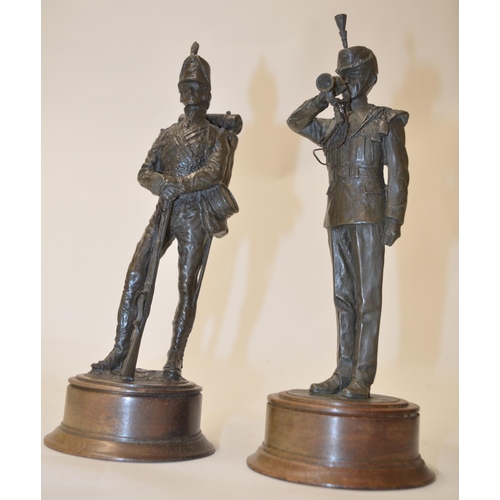 461 - Four bronze cast figures of British soldiers by Peter Hicks (two modern and two Victorian era).
Heig... 