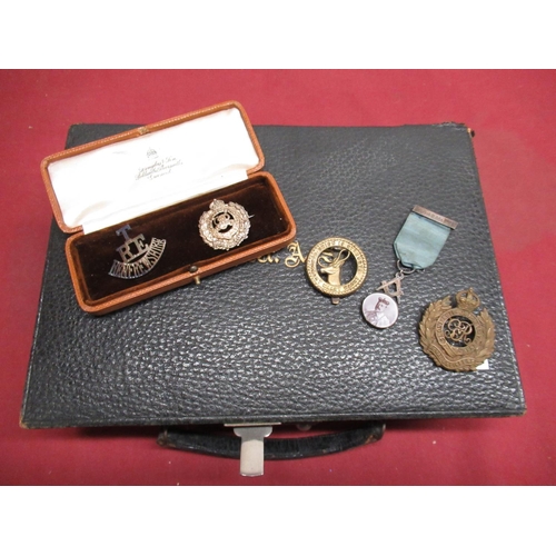 64 - Vintage case containing white metal shoulder flash in shape of brooch for T RE Renfrewshire, Royal E... 