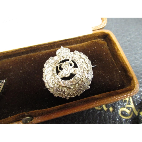 64 - Vintage case containing white metal shoulder flash in shape of brooch for T RE Renfrewshire, Royal E... 