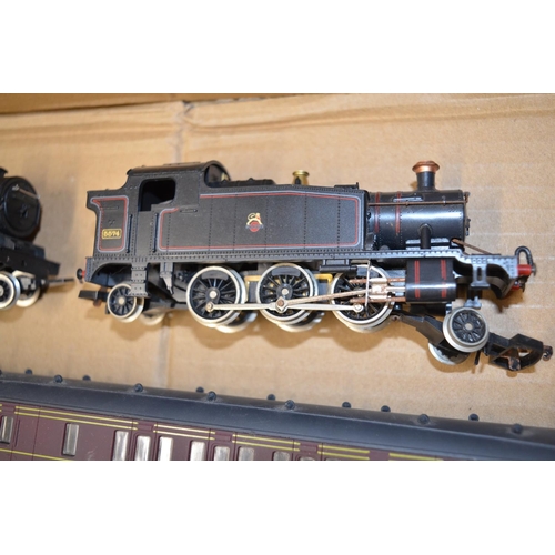 596E - Hornby, Airfix and Lima OO gauge train models and track, coaches, rolling stock, Duett twin power su... 