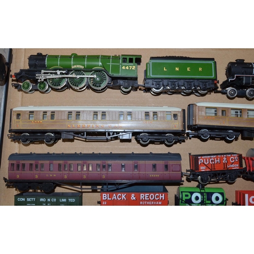 596E - Hornby, Airfix and Lima OO gauge train models and track, coaches, rolling stock, Duett twin power su... 