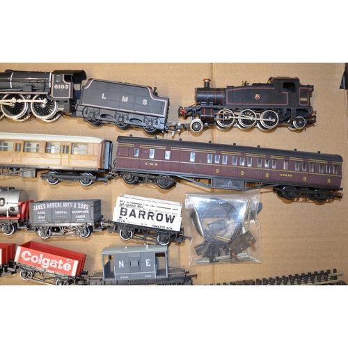 596E - Hornby, Airfix and Lima OO gauge train models and track, coaches, rolling stock, Duett twin power su... 