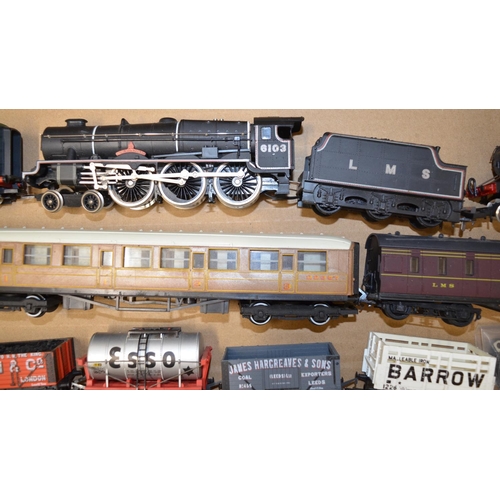 596E - Hornby, Airfix and Lima OO gauge train models and track, coaches, rolling stock, Duett twin power su... 