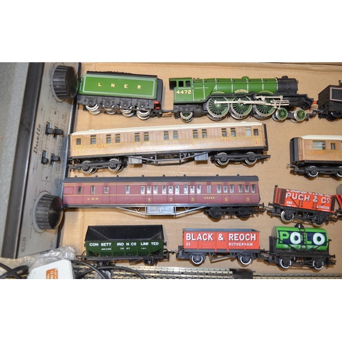 596E - Hornby, Airfix and Lima OO gauge train models and track, coaches, rolling stock, Duett twin power su... 