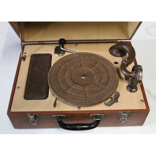 217 - Boxed US Airforce issue portable gramophone record player, belonging to Lt. Edwina E Kelly (in good ... 