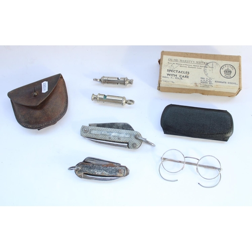 450 - Selection of WW2 period militaria including under respirator spectacles with original case and box, ... 