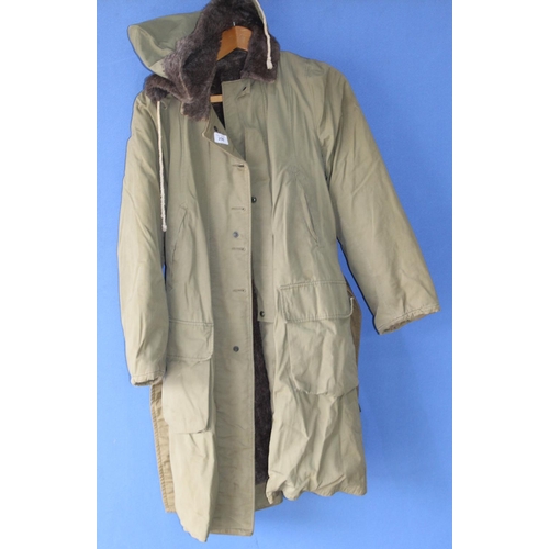 298 - USA WWII GI winter jeep coat with detachable hood, fully lined with faux fur, two hand warming pocke... 