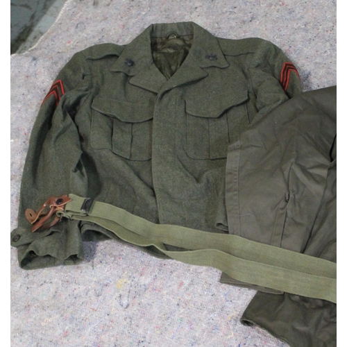 306 - United States Army officers blouse with zip front and two breast pockets, pair of trousers, United S... 